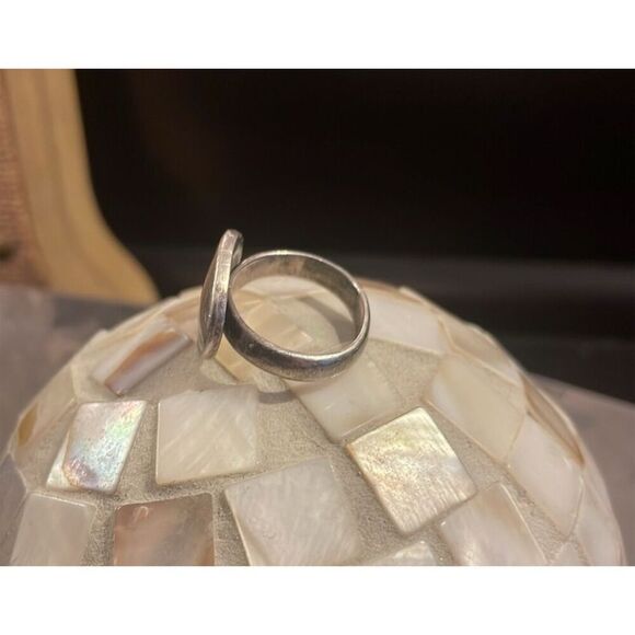 Vintage Sterling Silver Oval Initial Signet Ring - Picture 4 of 6